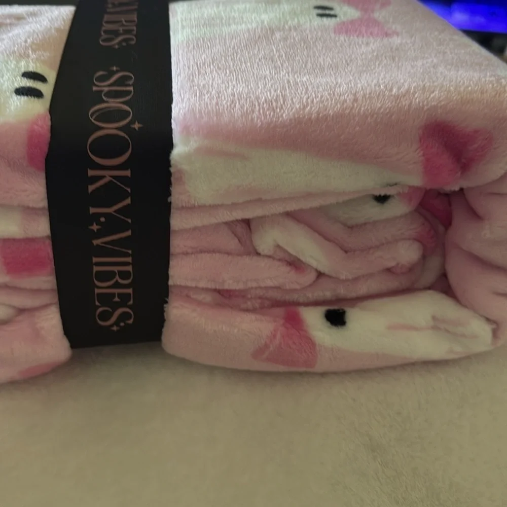 NEW Halloween Spooky Vibes Pink Ghosts with Bows Full/Queen Blanket 🎀🎀👻👻